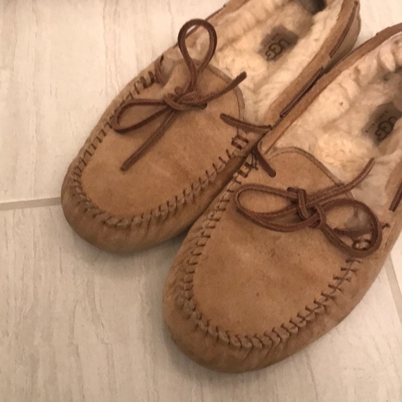 UGG shoes size 8 - Picture 4 of 6